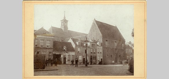 Vooraanzicht van de Citybar, rechts naast de poort ca. 1895